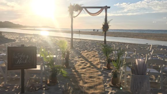 Pub cove wedding ceremony Point lookout